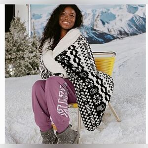 victoria ’s Secret PINK Fair isle bbw logo throw blanket twin nwot